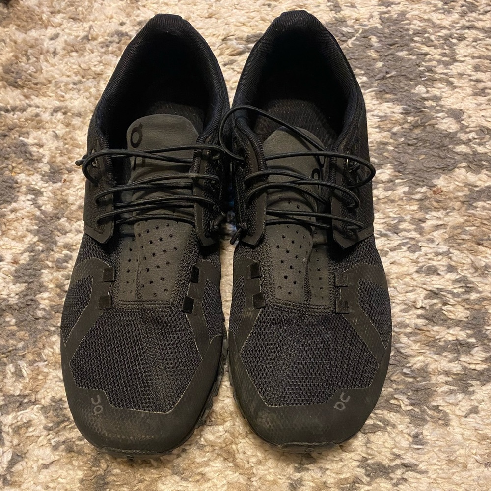 On cloud black tennis shoes, very comfortable